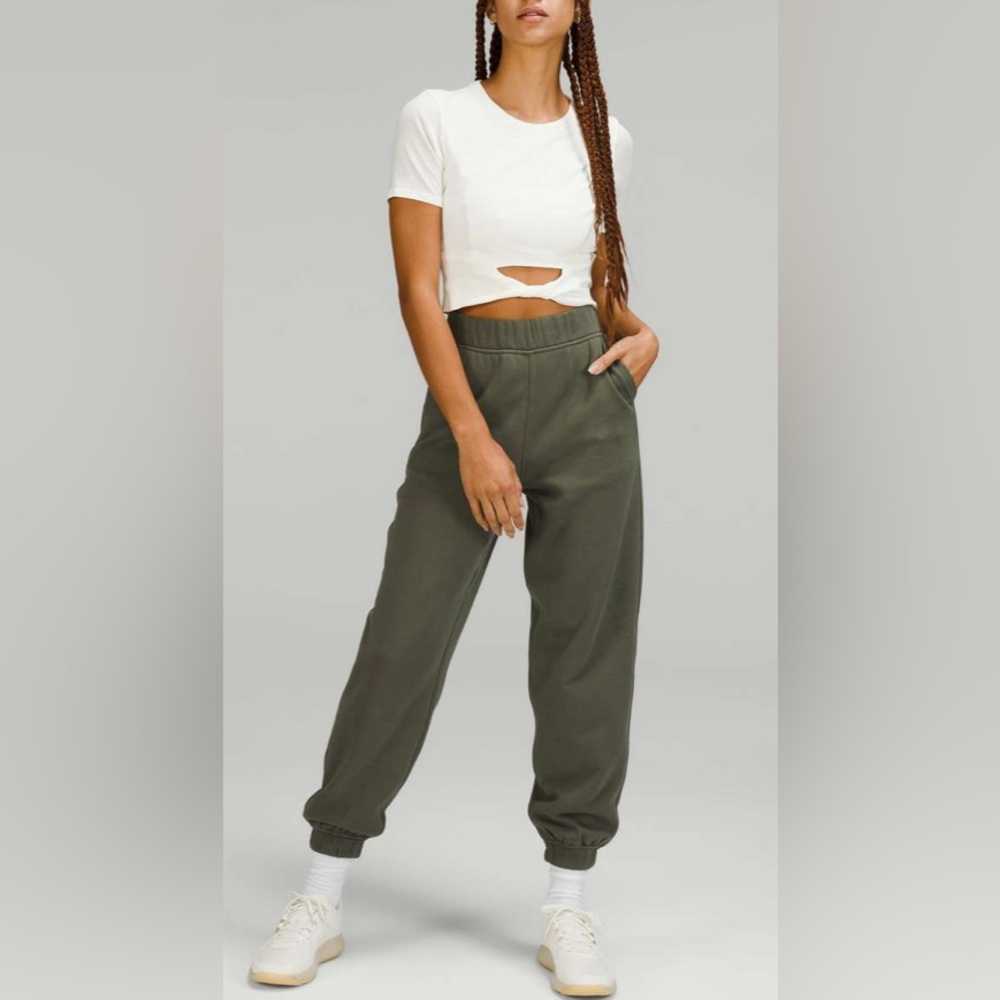 ⭐️Host Pick⭐️ Lululemon Relaxed High-Rise Jogger - Picture 6 of 11